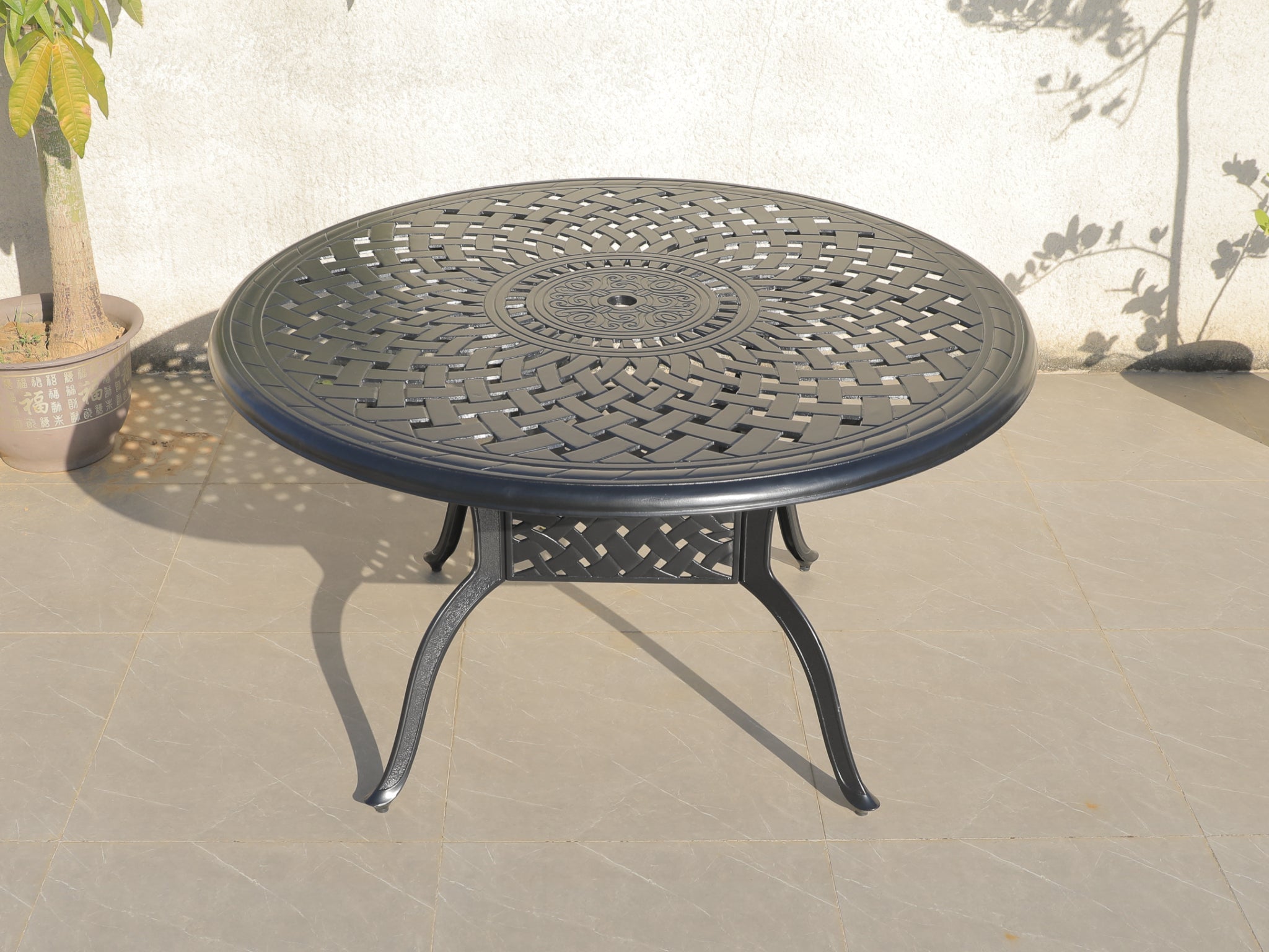 FurnitureOkay Orlando Cast Aluminium Outdoor Dining Table (130cm Round) — Black